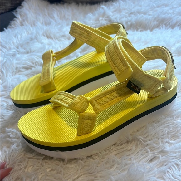 Teva Shoes - Teva Flatform Universal Mesh Print size 8 platform sandal